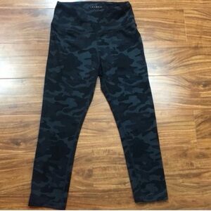 Danskin Women Black Gray Camo Midrise Crop Stretch Legging Size Small Activewear